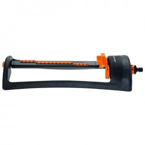 Aspersor oscilant economic pentru furtun Fiskars, 150-300 mp